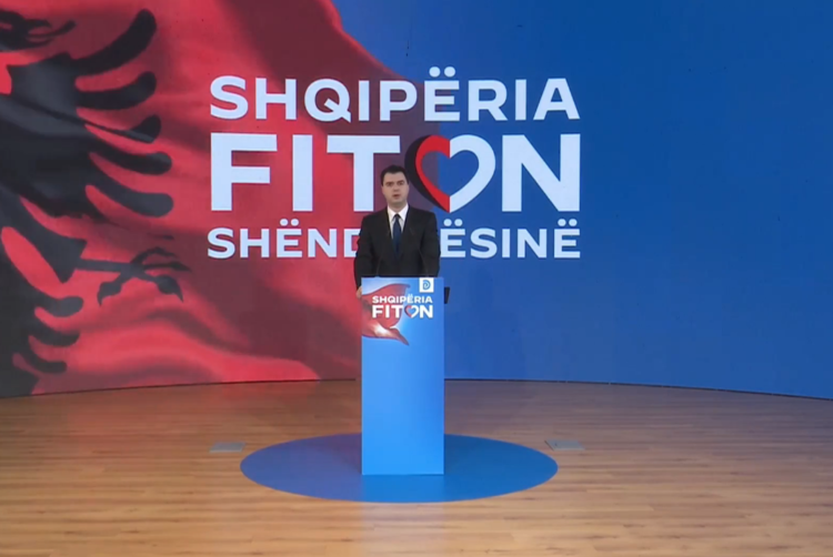 Basha premton: Pacienti i pari! Rroga të larta për mjekë e infermierë