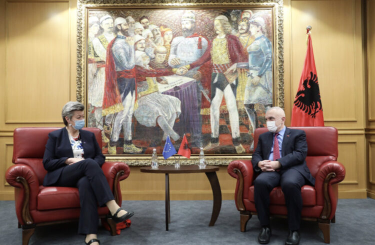 Meta takon Komisioneren Europiane për Çështjet e Brendshme: Pas 25 prillit Shqipëria do kthehet në shinat e shtetit ligjor