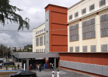 EMRI/ Kush është mjeku që u dhunua në QSUT?