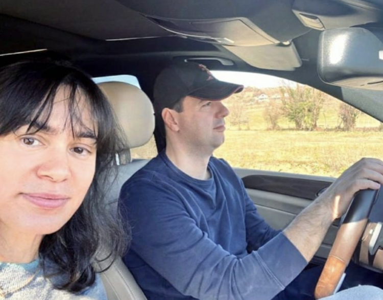 Kryetari i PD Lulzim Basha del xhiro me makinë, por shkel kodin rrugor