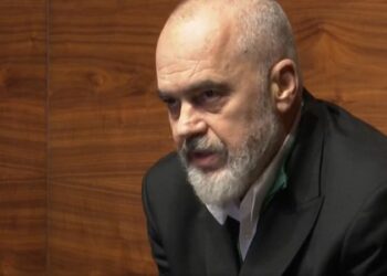 Rama: Aeroporti është në duart e shqiptarëve, biletat do të lirohen