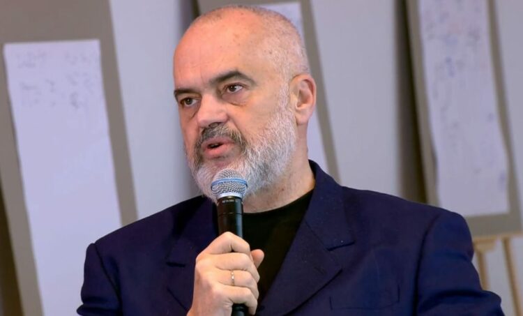 Largimi rinisë nga Shqipëria/ Rama: Shqiptarët i mbajti në kafaz si gardelina vetëm Enveri