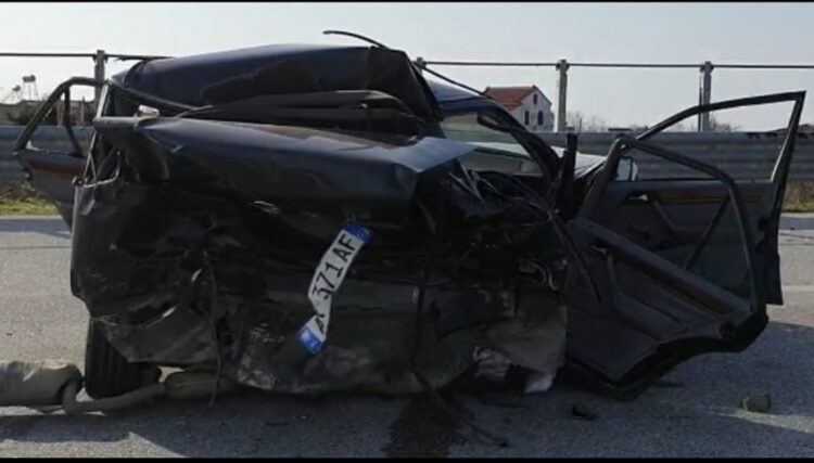 Aksidenti i rëndë në Fier-Vlorë, humb jetën një 18-vjeçar, katër të tjerë në gjendje të rëndë shëndetësore