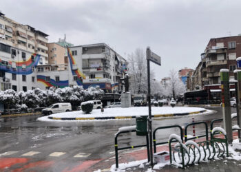 Bora e parë e vitit, Tirana ‘e bardhë’ përmes FOTOVE