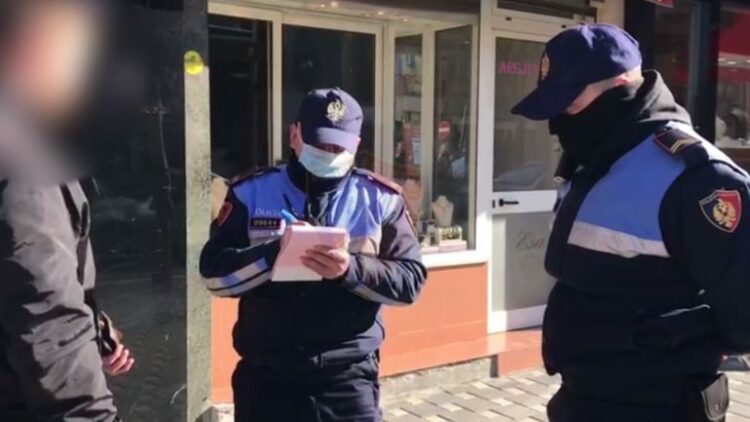 Rama paralajmëroi ashpërsimin e masave, policia “bën namin” me gjobat për qytetarët dhe bizneset