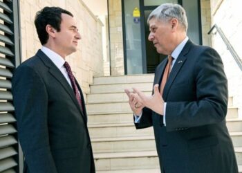 Fitoi zgjedhjet në Kosovë, ambasadori amerikan shkon në zyrën e Albin Kurtit