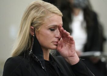 “Abuzohesha mendërisht dhe fizikisht çdo ditë!” Paris Hilton trondit me rrëfimin e saj