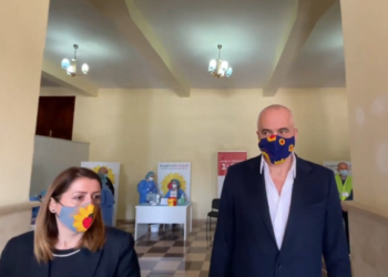 Procesi i vaksinimit në Berat/ Rama: Pranvera do jetë një periudhë vaksinimi intensiv, do të përfshihet ushtria dhe studentët e infermierisë