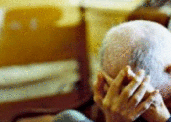 SKANDALI në familjen në Pogradec/ Vjehrri dhunon dy nuset, djali ‘i kthehet’ babait, e bën për spital