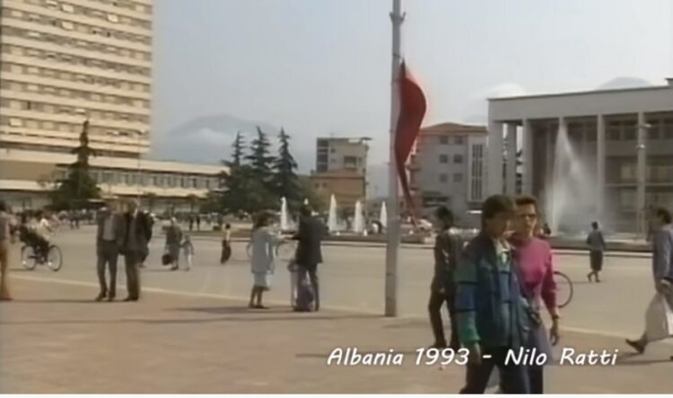 Publikohen pamjet e rralla, Shqipëria në vitin 1993