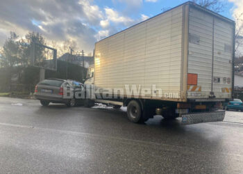 Shkurti nis me aksident/Tre të plagosur në aksin Librazhd-Përrenjas