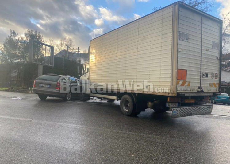 Shkurti nis me aksident/Tre të plagosur në aksin Librazhd-Përrenjas