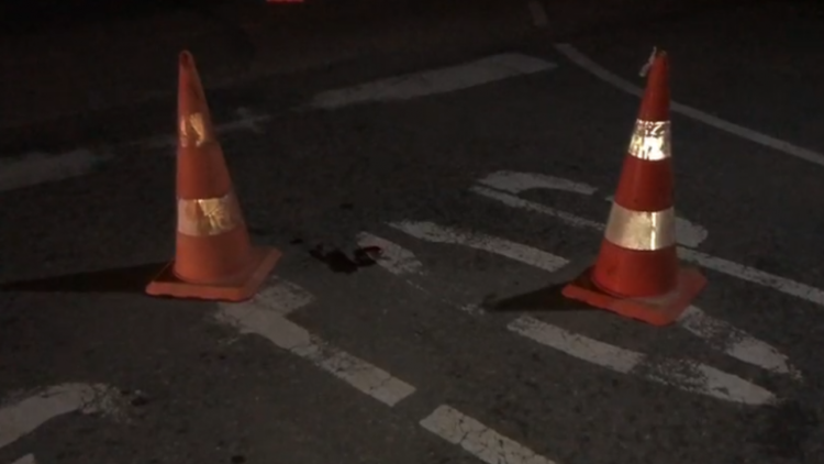 Përplasin gruan dhe e lënë në anë të rrugës/ E plagosura rëndë në spitalin e Shkodrës