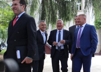 ZYRTARISHT/ Pas Fatmir Mediut edhe Vangjel Dule dhe Dashamir Shehi pjesë e koalicionit opozitar