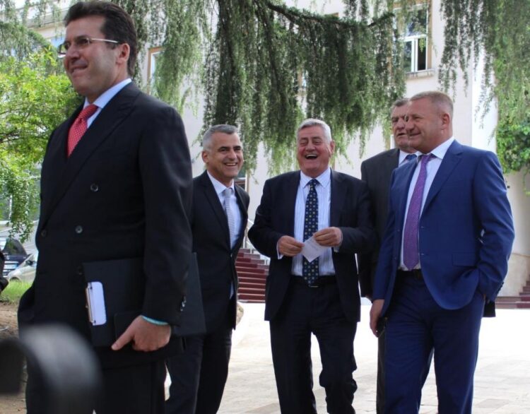 ZYRTARISHT/ Pas Fatmir Mediut edhe Vangjel Dule dhe Dashamir Shehi pjesë e koalicionit opozitar