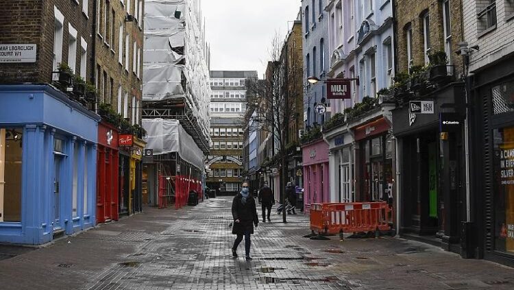 Mbretëria e Bashkuar, kalon pikun e rasteve me variantin e ri COVID