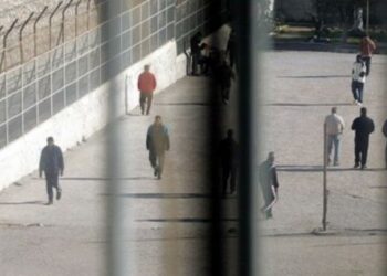 Covid-19 mbërthen burgun e Peqinit, infektohen dhjetra të dënuar