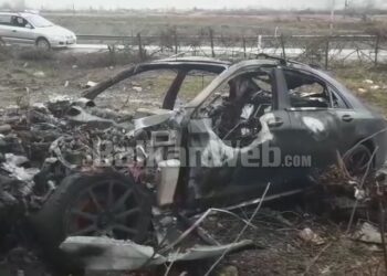 Digjet makina në oborrin e shtëpisë, disa të shoqëruar në polici