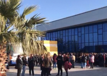 300 punëtorët e një fasonerie në Lezhë ngrihen në protesta për mungesën e energjisë elektrike