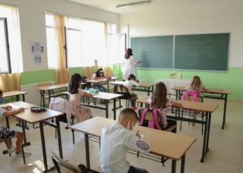 Përmet/ 7 nxënës infektohen me Covid-19, mbyllet një klasë në shkollën 9-vjeçare Meleq Gosnishti