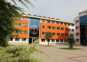 Hetimet për pastrim parash/ Gjykata rrëzon vendimin e prokurorisë, i kthen Kolegjit ‘Turgut Ozal’ regjistrat me emrat e nxënësve