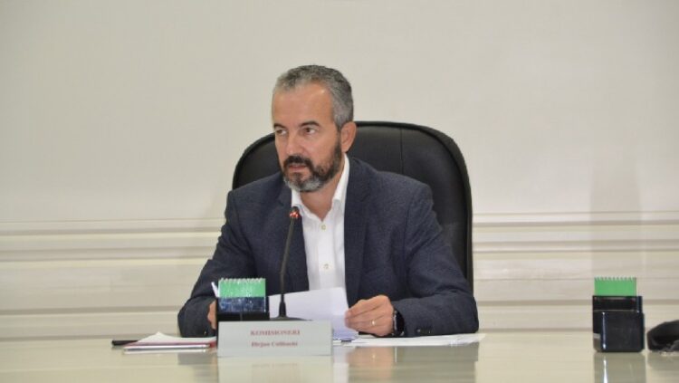 KQZ thirrje subjekteve politike: Mos afishoni materiale propagandistike, fushata zgjedhore fillon 30 ditë para 25 prillit