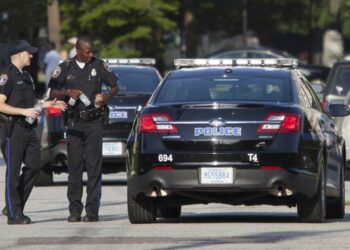 Tragjedia e një familje/ Babai vret dy vajzat, teksa fliste në telefon me bashkëshorten