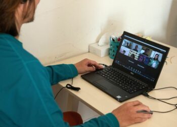 Nuk e dinin që kamerat ishin hapur/ Ofenduan prindërit e fëmijëve, dorëhiqet bordi shkollor në Kaliforni