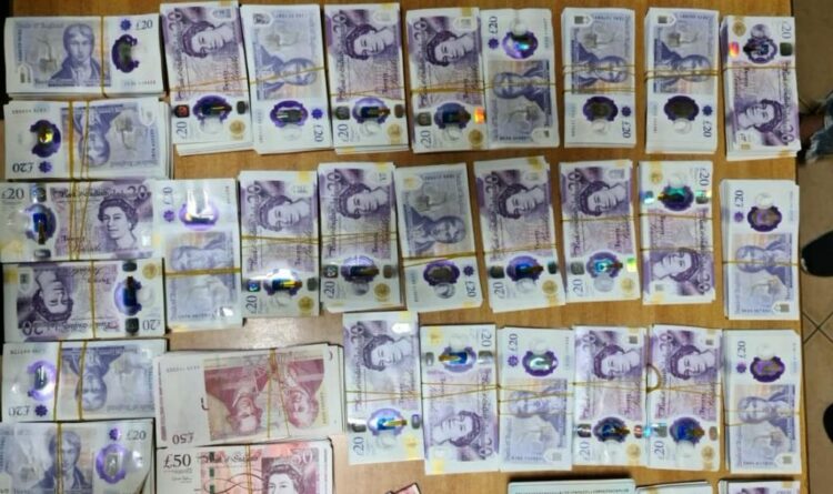 Me destinacion Shqipërinë, sekuestrohen 225 000 stërlina në një furgon në portin e Barit