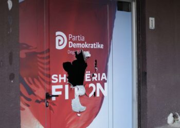Dhunohet zyra e PD-së në Tiranë, Shehaj: Sulme të frymëzuara nga Edi Rama(FOTO)