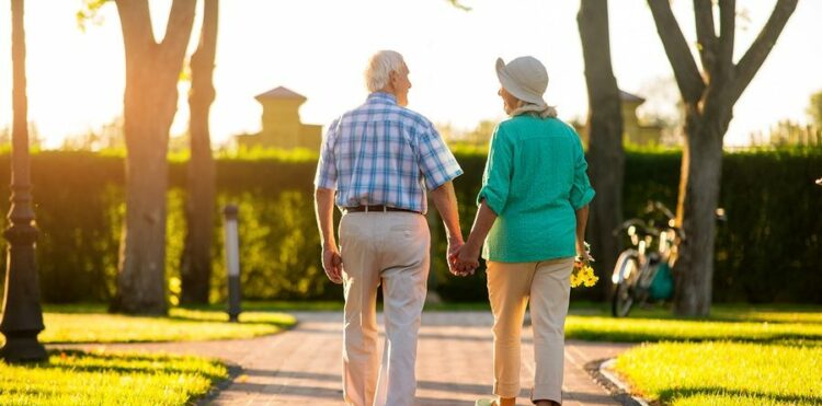 Jetëgjatësia e shqiptarëve/ Tiranasit dhe durrsakët jetojnë me gjatë, korçarët, beratasit dhe gjirokastritët më pak