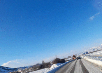 Borë dhe ngrica në rrugë, ARSH njofton qytetarët: Bëni kujdes! Akset ku duhet të qarkullohet me zinxhira