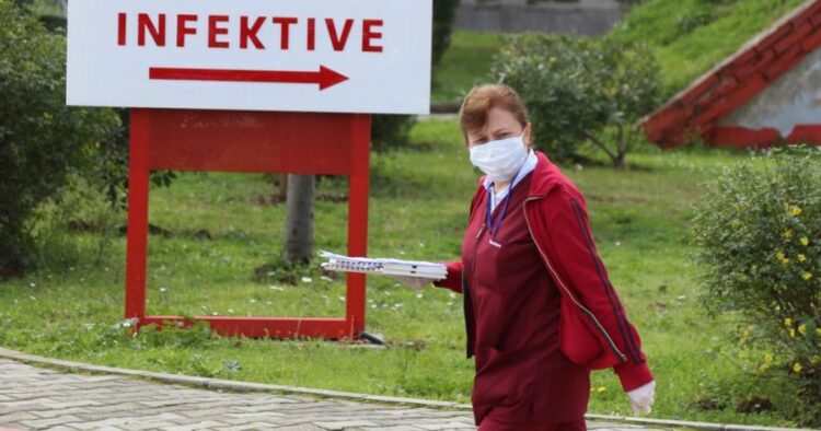 Ministria merr vendimin drastik/ Nuk do lejohen më ushqime që vijnë nga jashtë për pacientët e shtruar në spitalin Infektiv