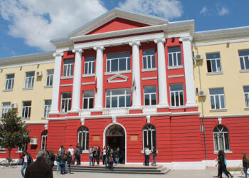 Studentët dorëzojnë peticionin te Komiteti Teknik i Ekspertëve: Kërkojnë realizimin e provimeve dhe seminareve në auditore