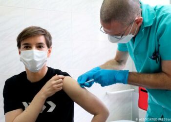 Serbia po vaksinon me shumë sukses, po ku qëndron sekreti