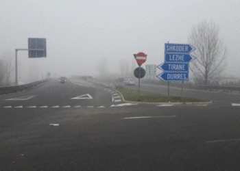 Mjegulla ‘mbulon’ vendin, vështirësi në lëvizjen e automjeteve në aksin Fushë-Krujë- Milot