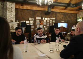 Ilir Meta me studentet ne Korce