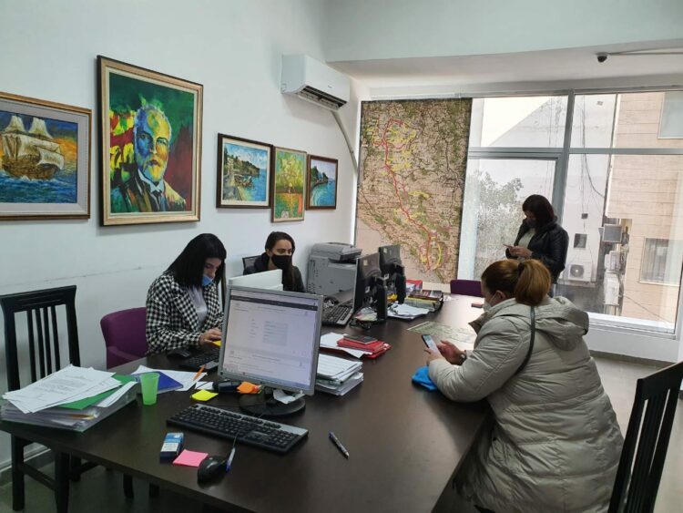 Zyra e juristëve në Vlorë e deputetit Sinaj