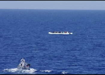 Hidhen në det nga kontrabandues njerëzish, humbin jetën 20 emigrantë nga Afrika