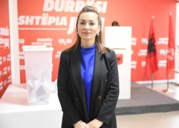 Kandidatja për deputete e LSI-së përleshet fizikisht me shokun e djalit të Leftër Kokës, të dy përfundojnë në polici
