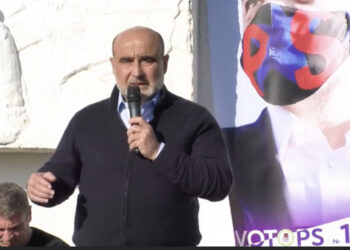 “Pak ditë na ndajnë…”/ Deputeti Vullnet Sinaj jep lajmin e mirë në takim me banorët: Zhvillimi ekonomik i Labërisë më afër se kurrë