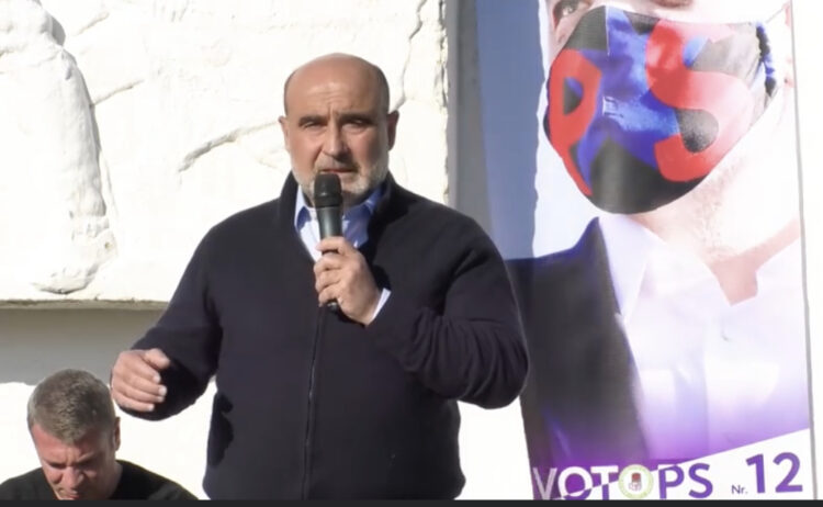 “Pak ditë na ndajnë…”/ Deputeti Vullnet Sinaj jep lajmin e mirë në takim me banorët: Zhvillimi ekonomik i Labërisë më afër se kurrë