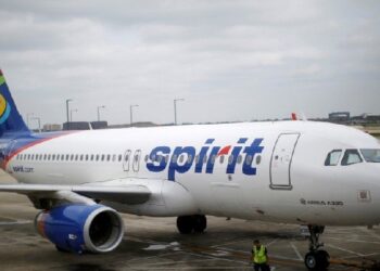 Refuzoi të mbante maskë, kompania ajrore amerikane zbret nga aeroplani djalin 4 vjeçar me autizëm