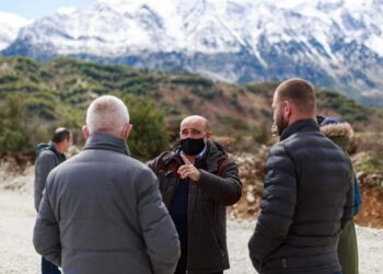 Ndërtimi në rrugën e lumit të Vlorës/ Deputeti Vullnet Sinaj: Shumë punë është bërë, akoma më shumë do të bëhet!