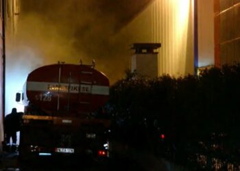 “Institucionet të ndërpresin aktivitetin politik”/ Presidenti Meta ngre alarmin për zjarrin tek Casa Italia