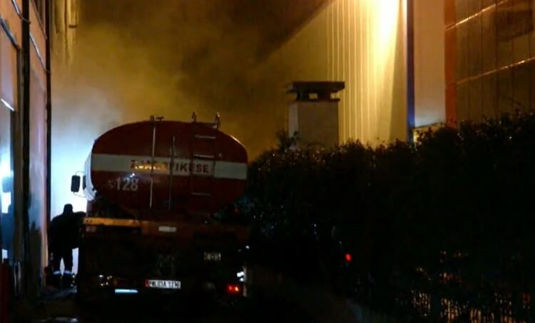 “Institucionet të ndërpresin aktivitetin politik”/ Presidenti Meta ngre alarmin për zjarrin tek Casa Italia