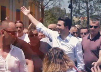 Basha thirrje shqiptarëve: Mos hiqni dorë nga Shqipëria, largojini qeveritarët arrogantë