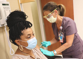 Themeluesit e BioNTech/Pfizer parashikojnë përfundimin e masave kufizuese