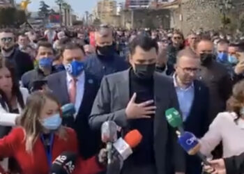 Përplasja në Elbasan, Basha: Unë shoqërohem nga intelektualët, Rama nga bandat me pistoletë në brez