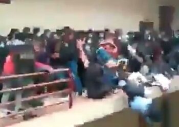 Pamje të rënda! / 7 studentë rrëzohen nga kati më i lartë i universitetit, këputet mbajtësja